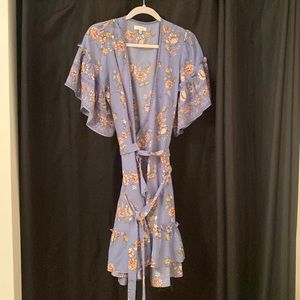Max Studio Blue Floral Flutter Sleeve Wrap Dress Large in great used condition.